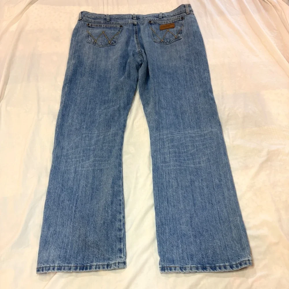 Wrangler Retro Relaxed‎ Bootcut Jeans Mens 40x32 Medium Wash Blue 10WRT20CR